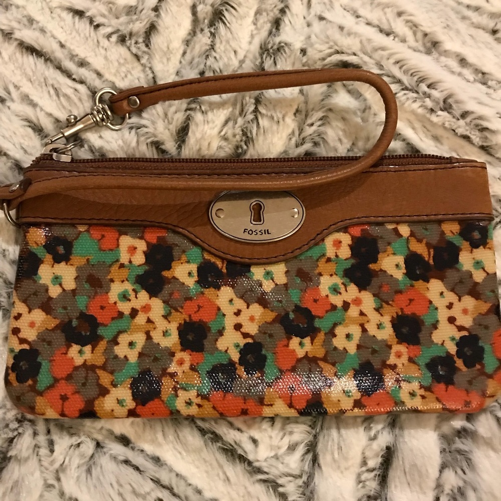 Fossil wristlet